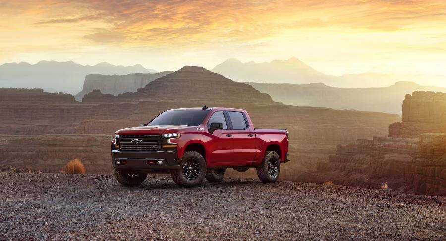  Chevrolet Silverado LT Z71 Trail Boss Crew Cab 2018 года  (фото 1 из 20)
